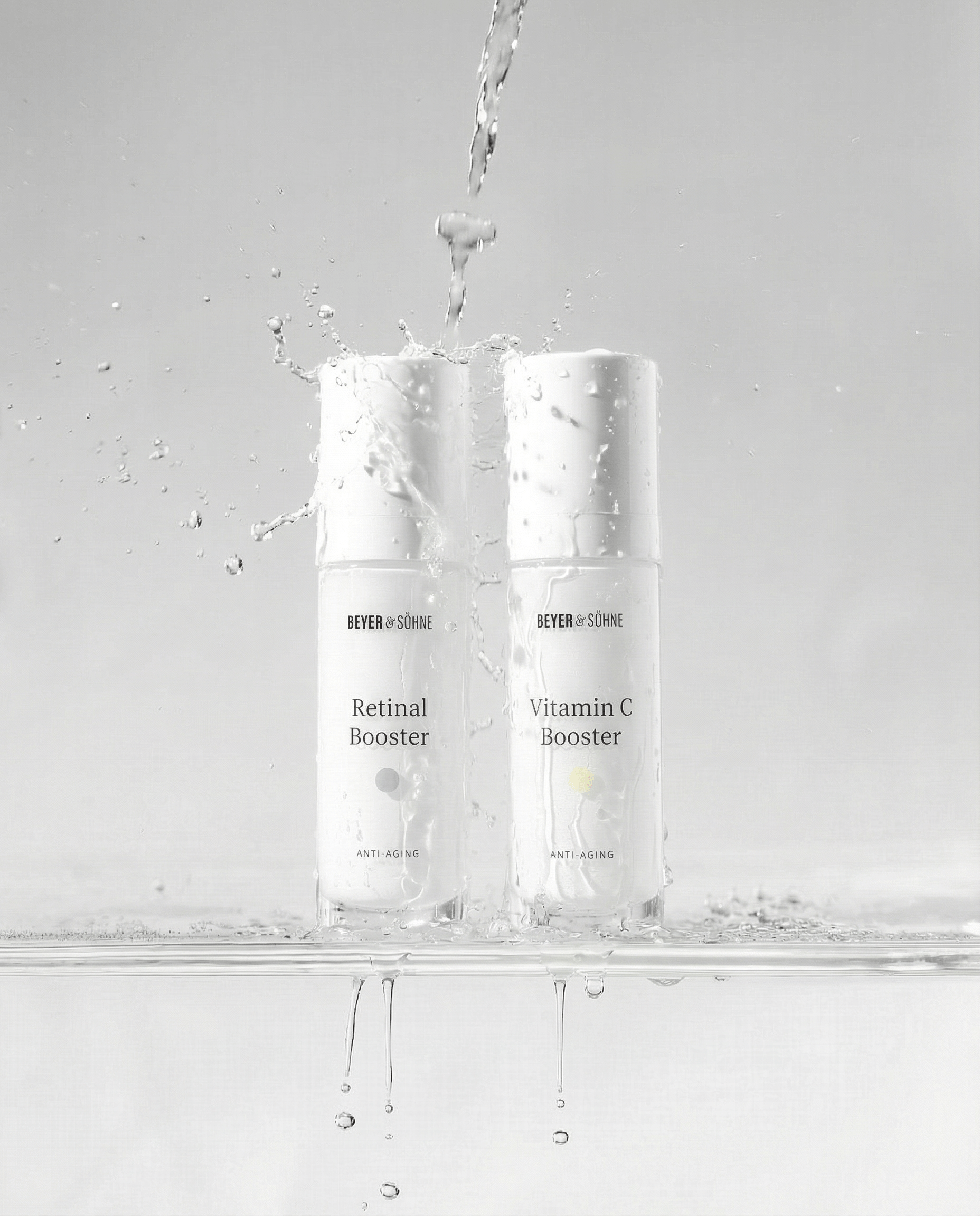 Beyer und Soehne Retinal und Vitamin C Booster. Wasserbasierte Anti-Aging Seren für glatte, strahlende Haut, inszeniert mit frischen Wasserspritzern.